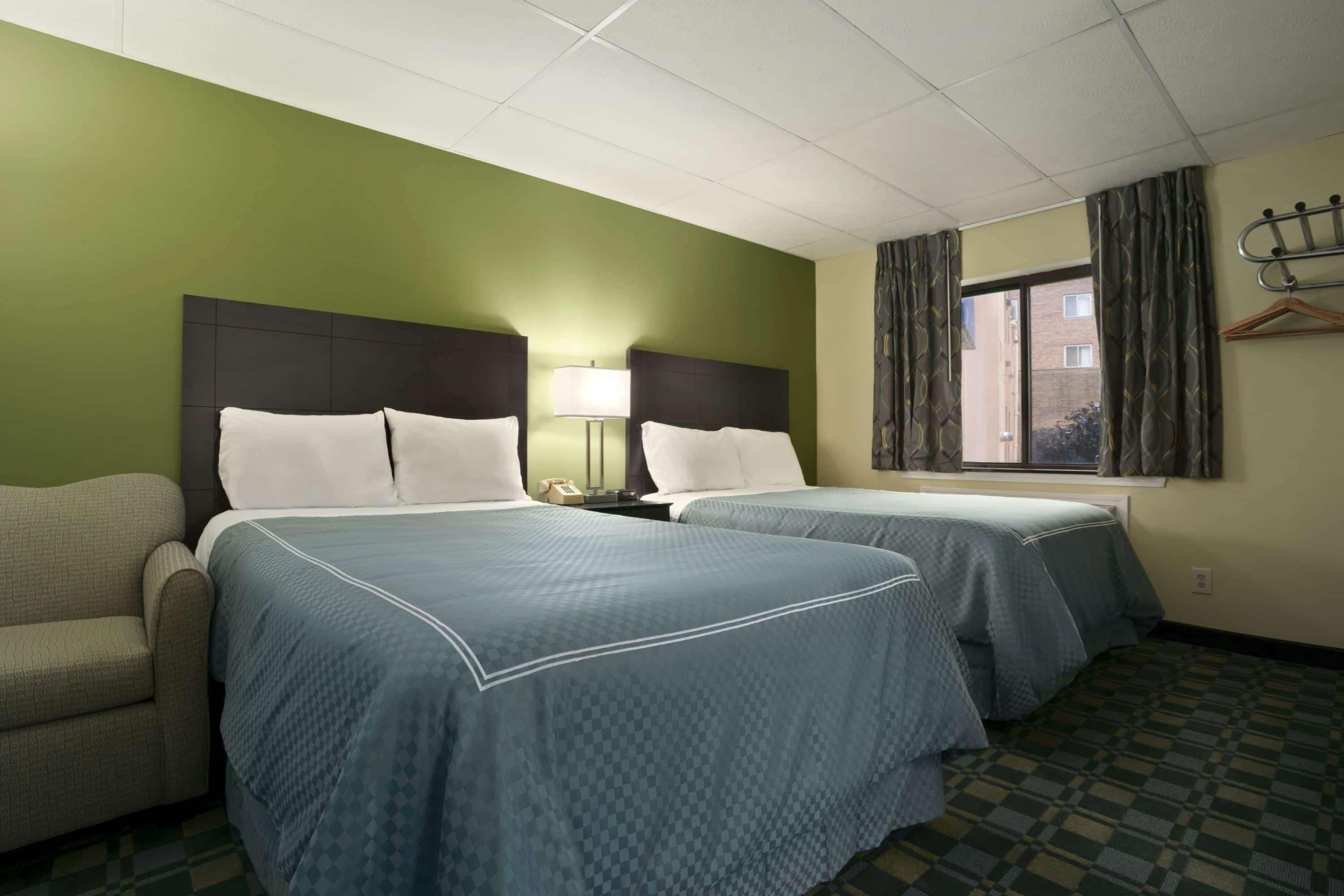 Travelodge By Wyndham Cleveland Lakewood Exteriör bild