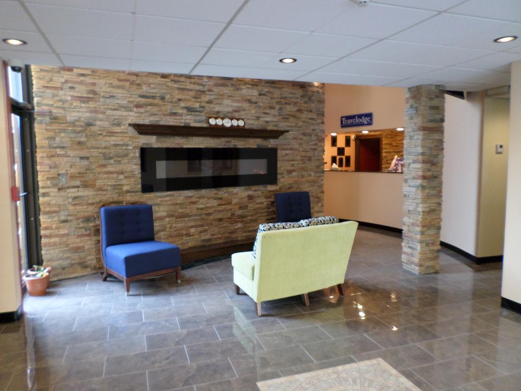 Travelodge By Wyndham Cleveland Lakewood Exteriör bild