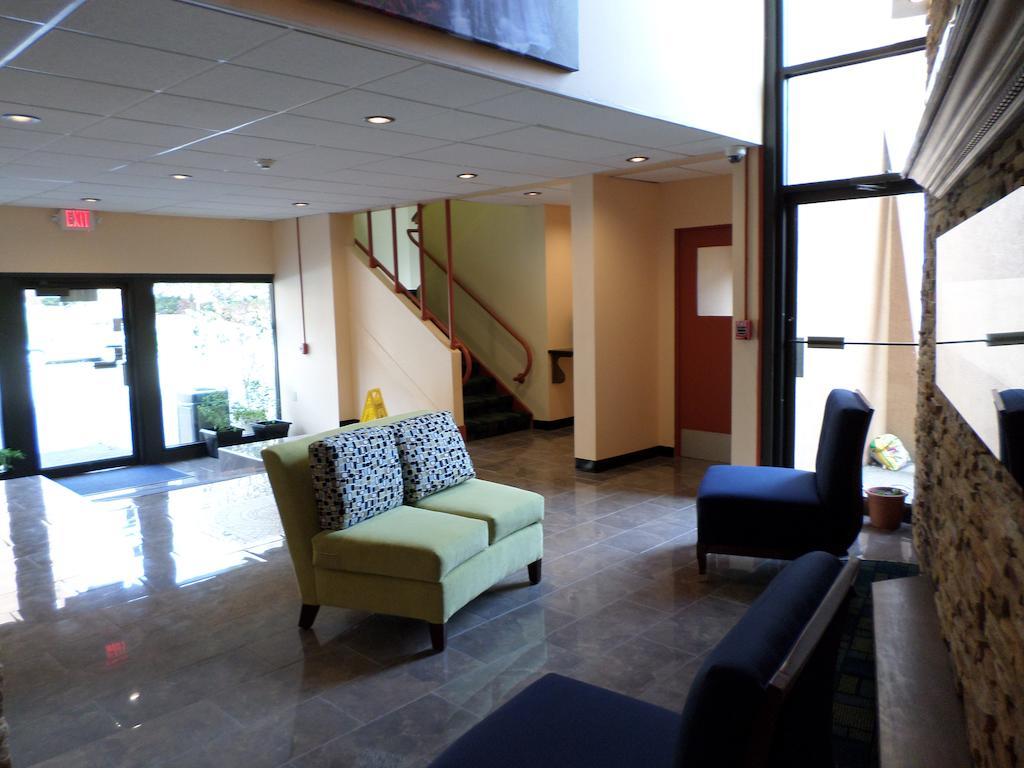Travelodge By Wyndham Cleveland Lakewood Exteriör bild